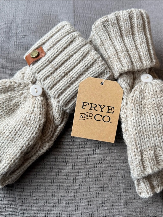 FRYE AND CO. Accessories - Frye and Co. Adult Beige Knit Convertible Mittens with distinctive details.